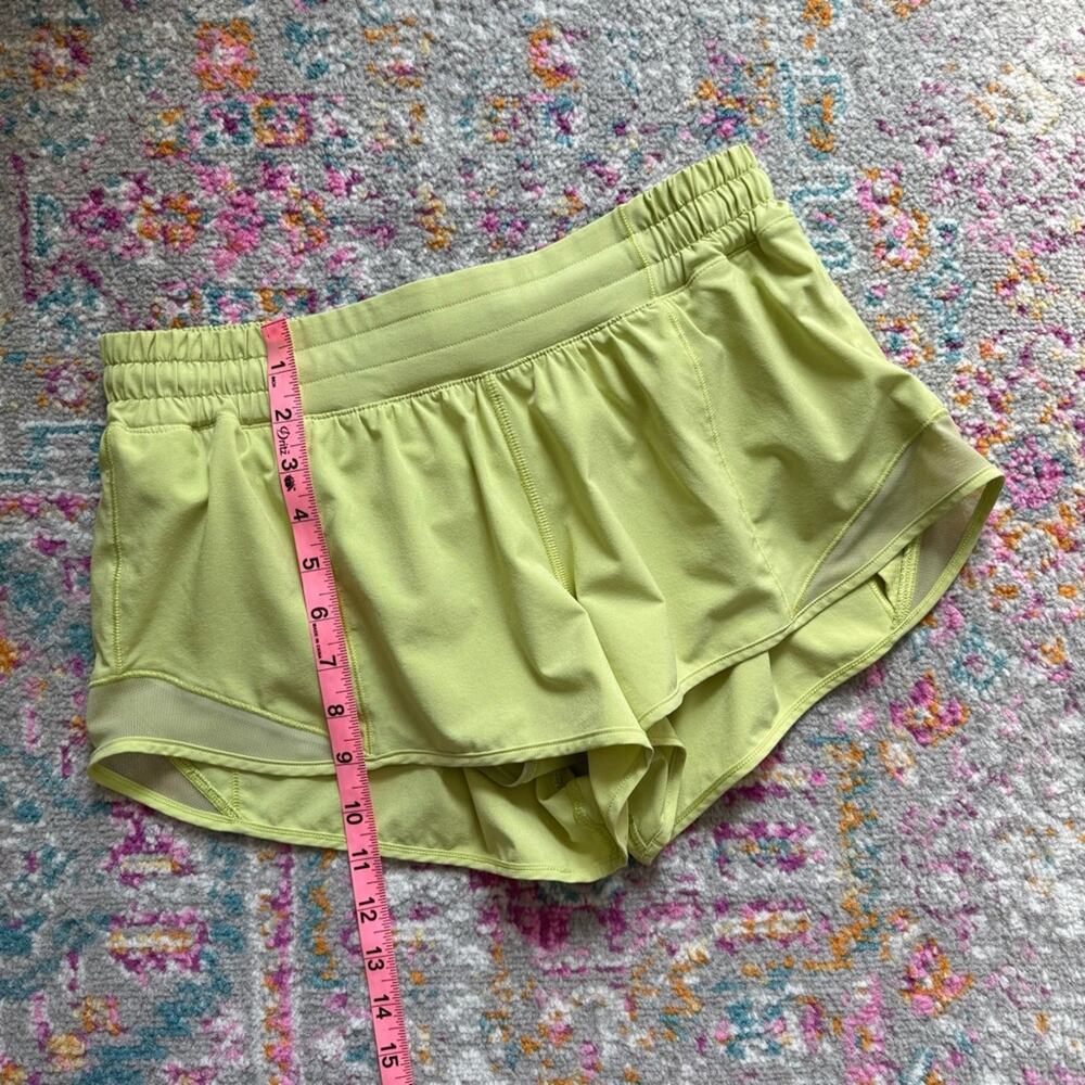 Lululemon Hotty Hot Short II 2.5" Lemon Vibe Yellow Shorts Women’s 8 Regular - Picture 4 of 9